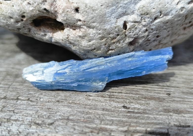 Kyanit modrý 6 g - LETÍM