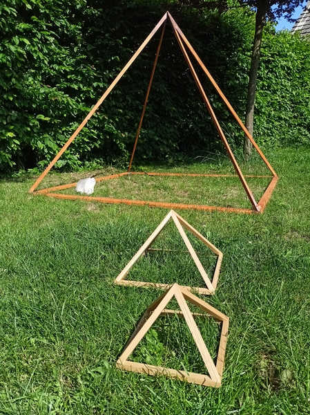 Pyramida dřevěná 23,6 cm Jasanové dřevo