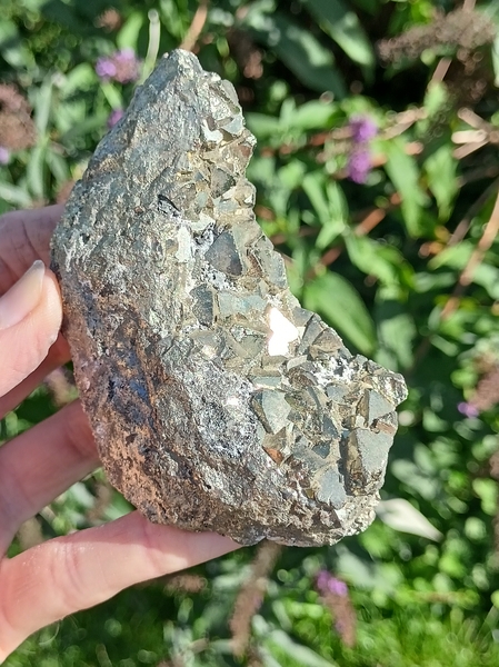 Pyrit drúza Peru PŮLMĚSÍC 396 g