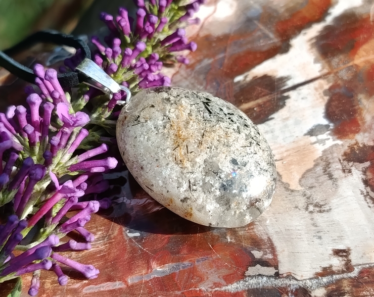 Křišťál s inkluzemi turmalínu přívěsek 2,7 cm - VYVÁŽENOST ŽIVOTA