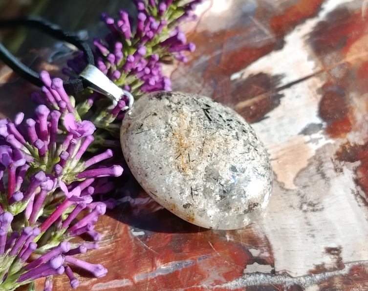 Křišťál s inkluzemi turmalínu přívěsek 2,7 cm - VYVÁŽENOST ŽIVOTA