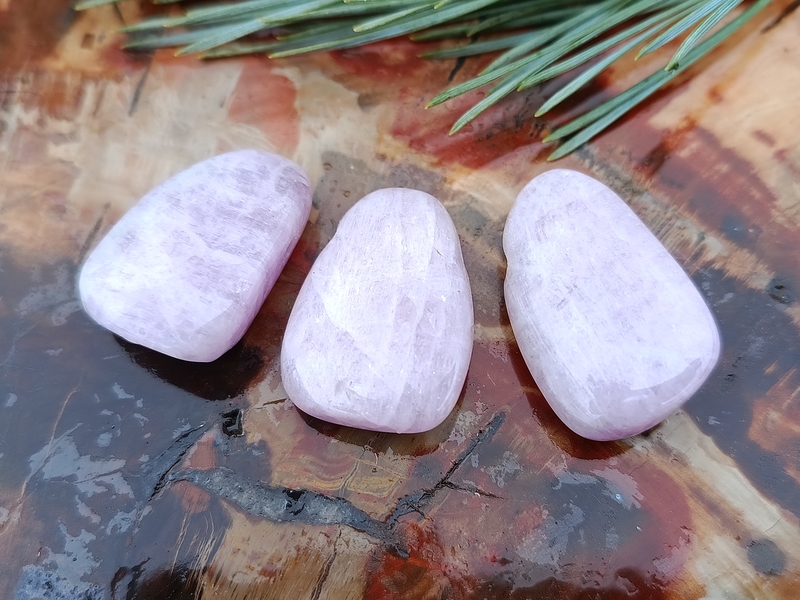 Kunzit přívěsek 3 cm - BEZPODMÍNEČNÁ LÁSKA