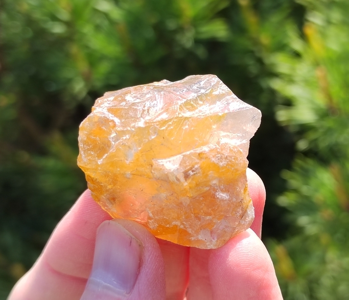 Křišťál surový s limonitem 23,3 g - ZLATÝ LÉČITEL