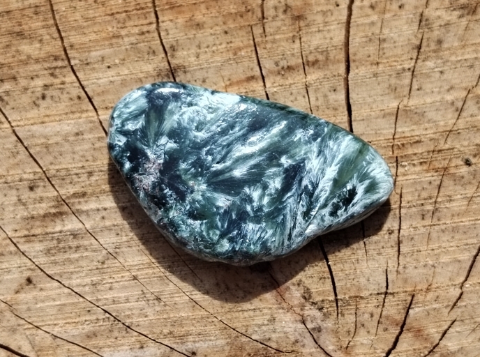 Serafinit troml 3,82 g - KŘÍDLO