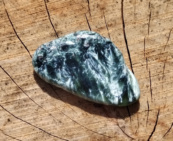 Serafinit troml 3,82 g - KŘÍDLO