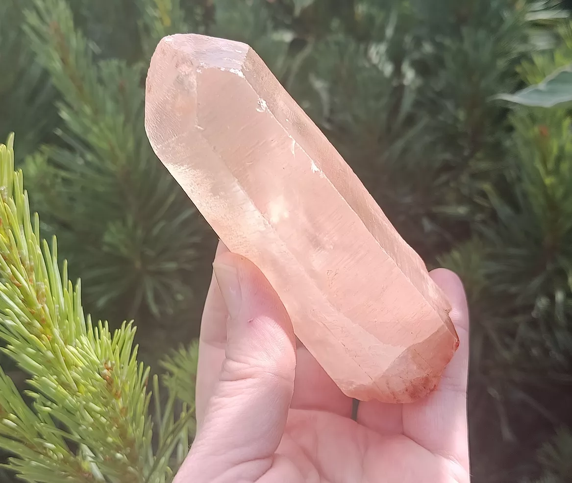 Krystal křišťálu s hematitem 300 g - DOW KRYSTAL 