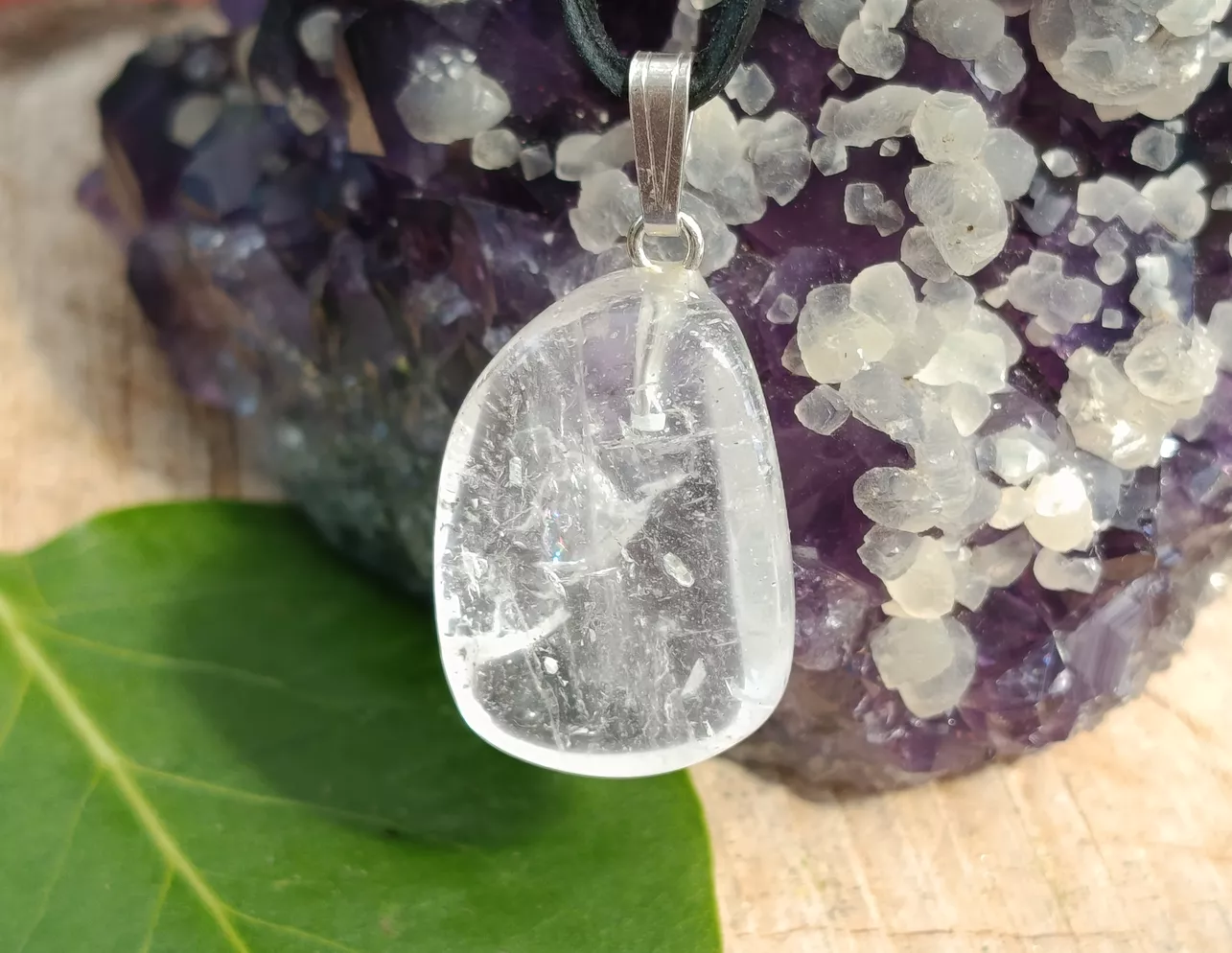 TOPAZ bílý tromlovaný přívěsek 4,9 g - OTEVŘI SE NAPLNO