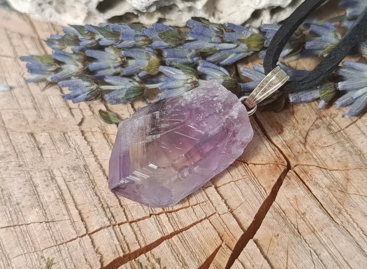 Ametystová špice krystal 2,4 cm přívěsek - PRŮVODCE