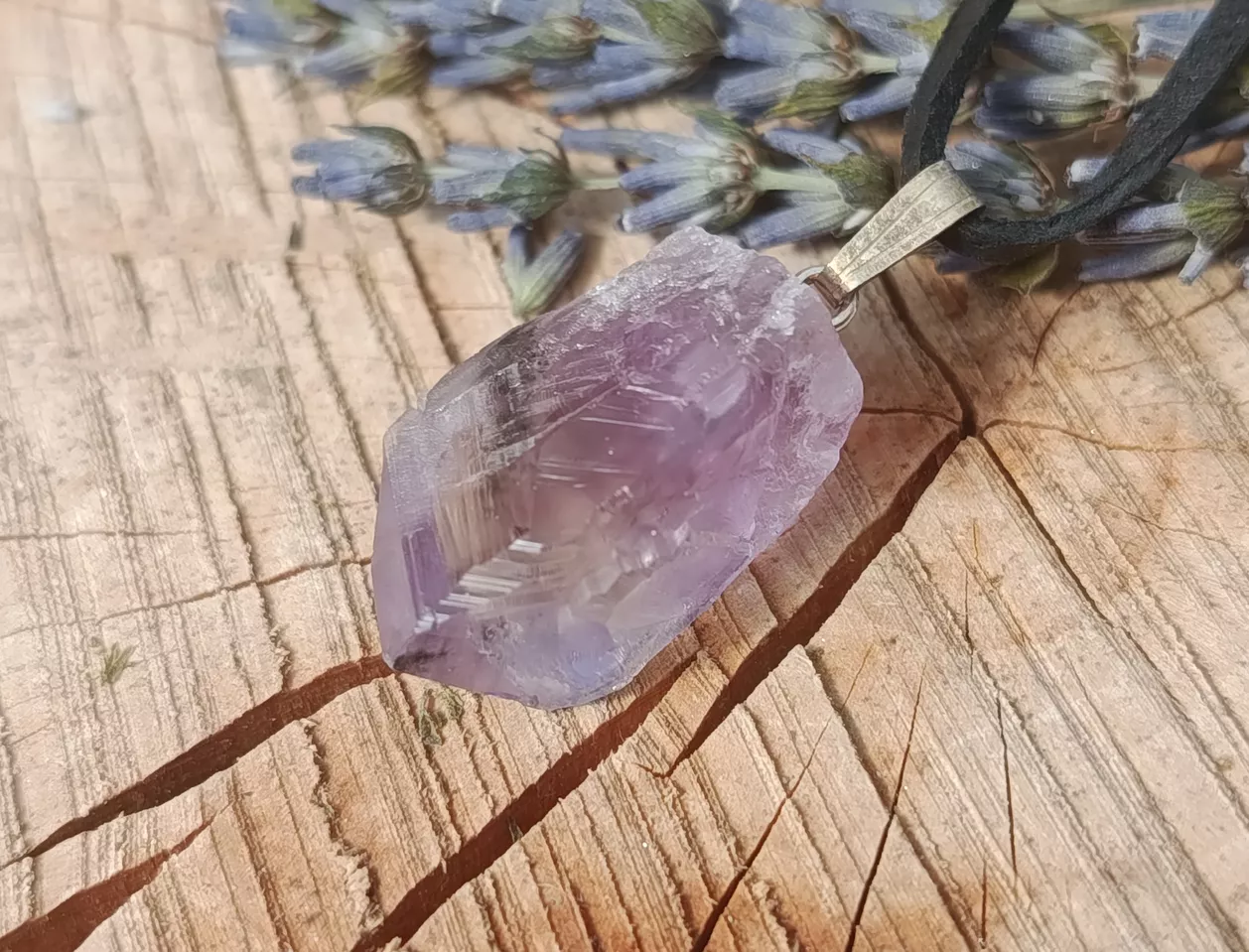 Ametystová špice krystal 2,4 cm přívěsek - PRŮVODCE