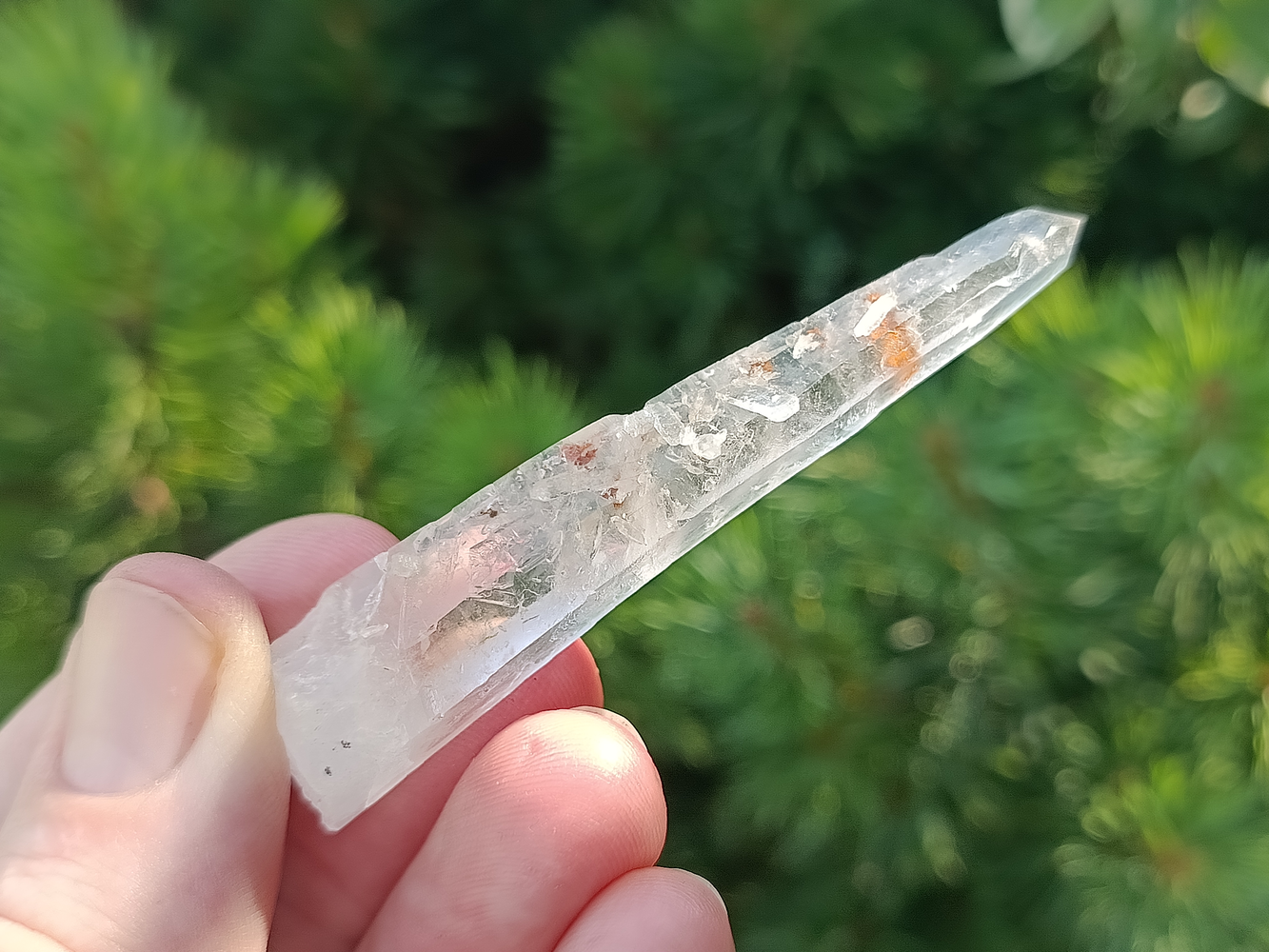 LASER křišťál lemurský s limonitem 18,5 g - SVĚTELNÝ PAPRSEK