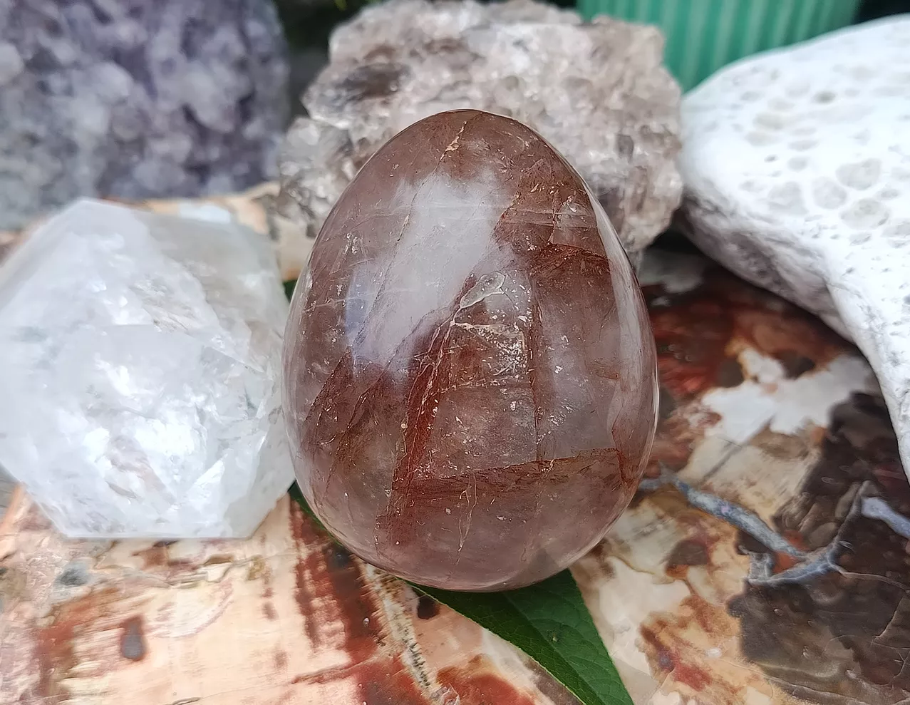 Křišťál s hematitem vejce 239 g - DRÁČEK